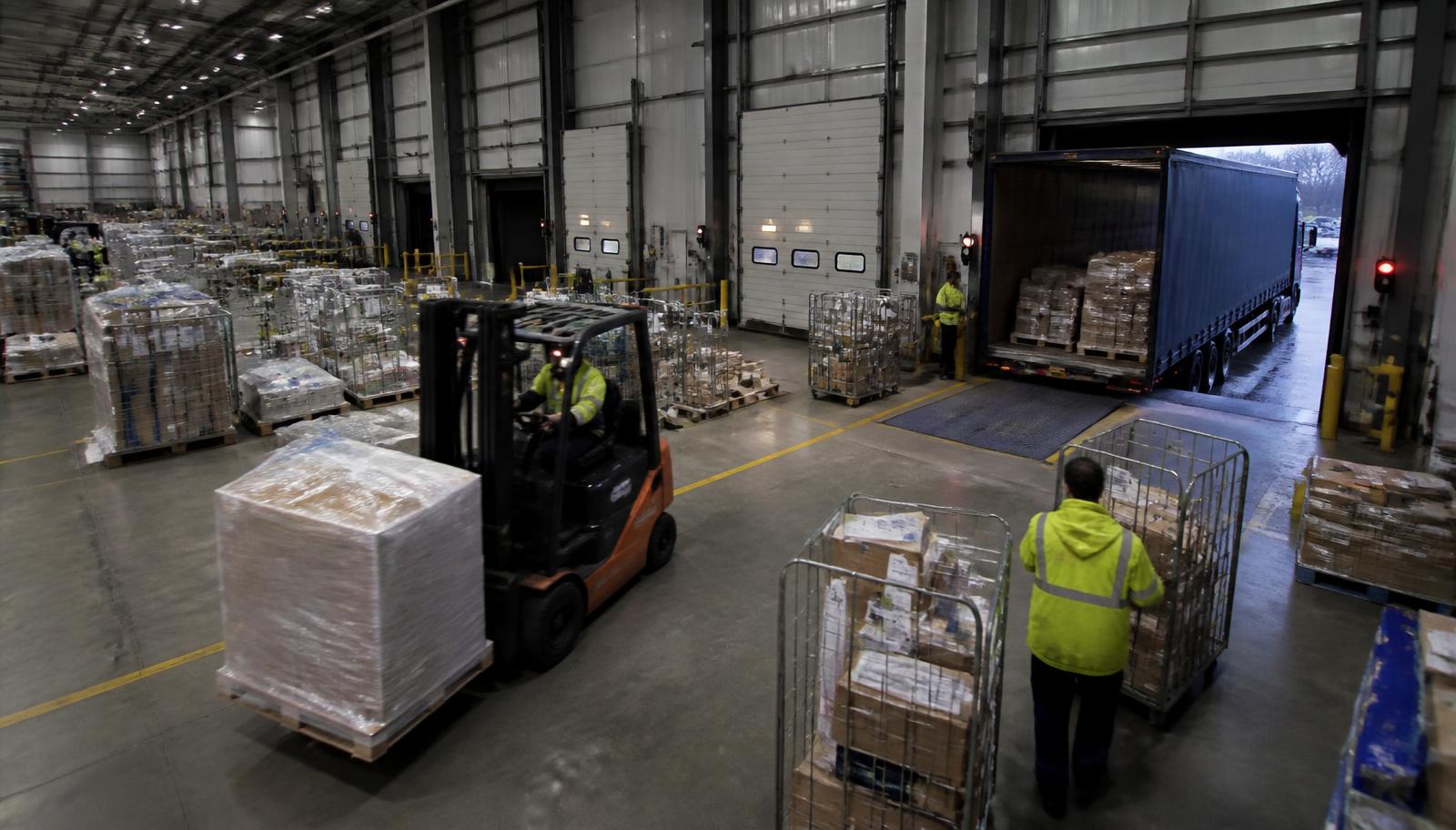 Peak season logistics: how to plan Black Friday and Christmas freight without paying premium rates